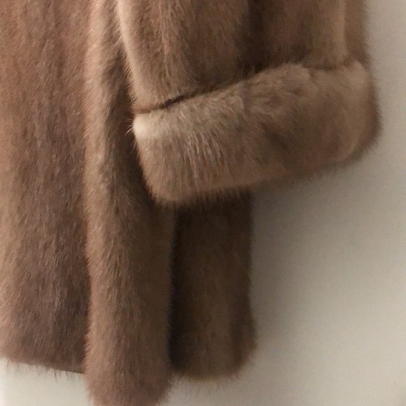 Vintage women’s light brown/ tan genuine fur coat - Picture 3 of 11